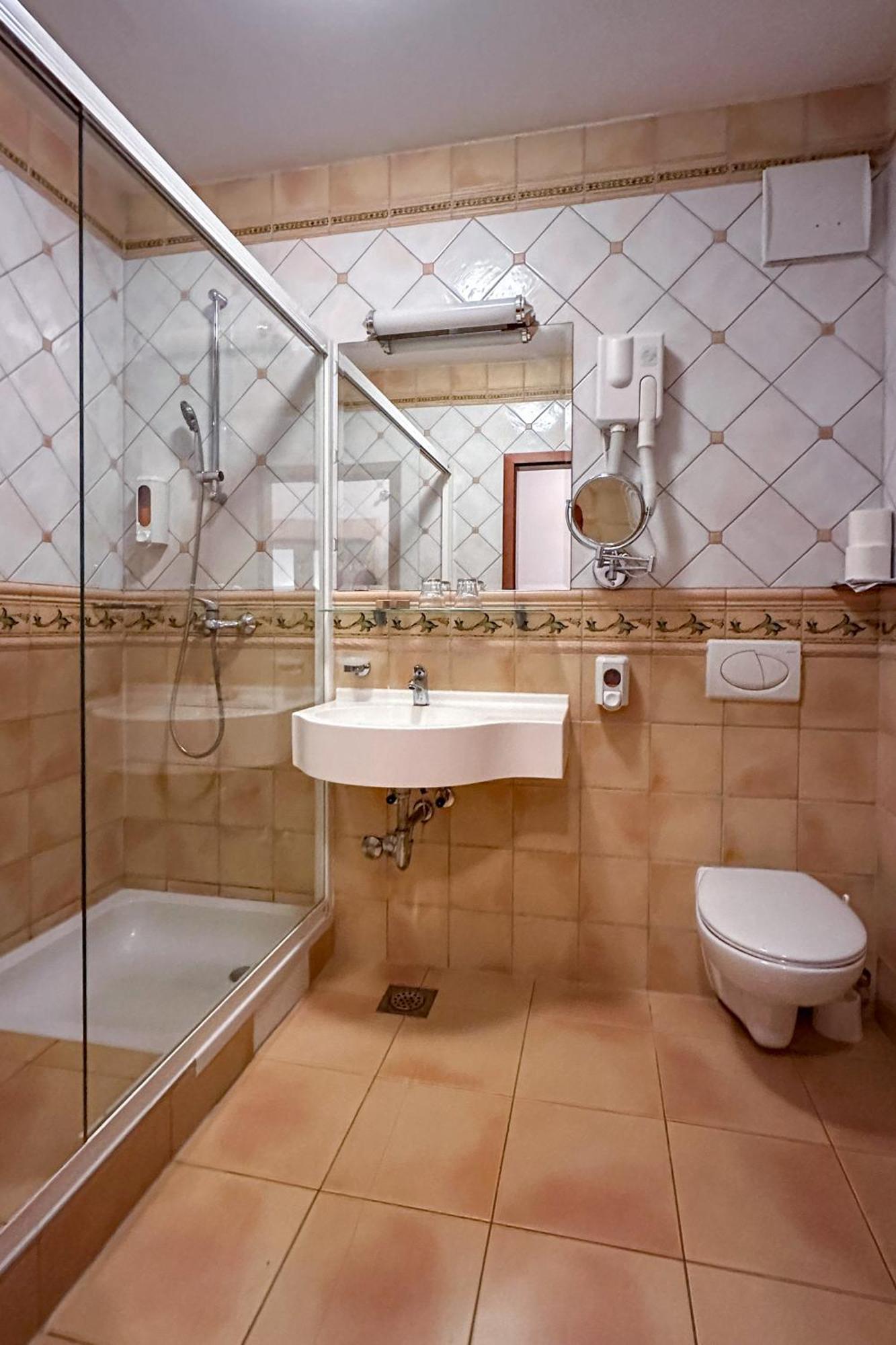 Terme Banovci - Hotel Zeleni Gaj Veržej Εξωτερικό φωτογραφία