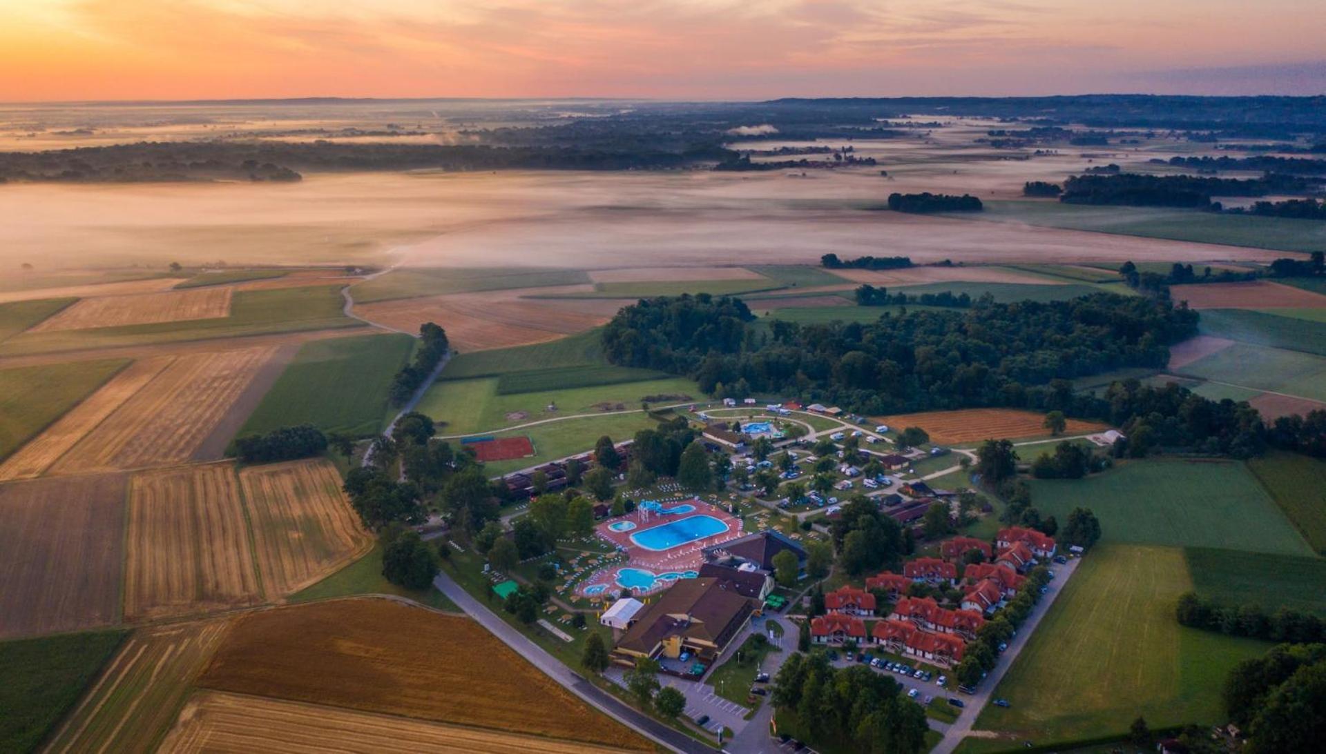 Terme Banovci - Hotel Zeleni Gaj Veržej Εξωτερικό φωτογραφία